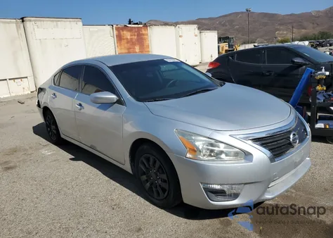 2015 Nissan Altima 2.5 из США, поврежденный, VIN 1N4AL3APXFC239822